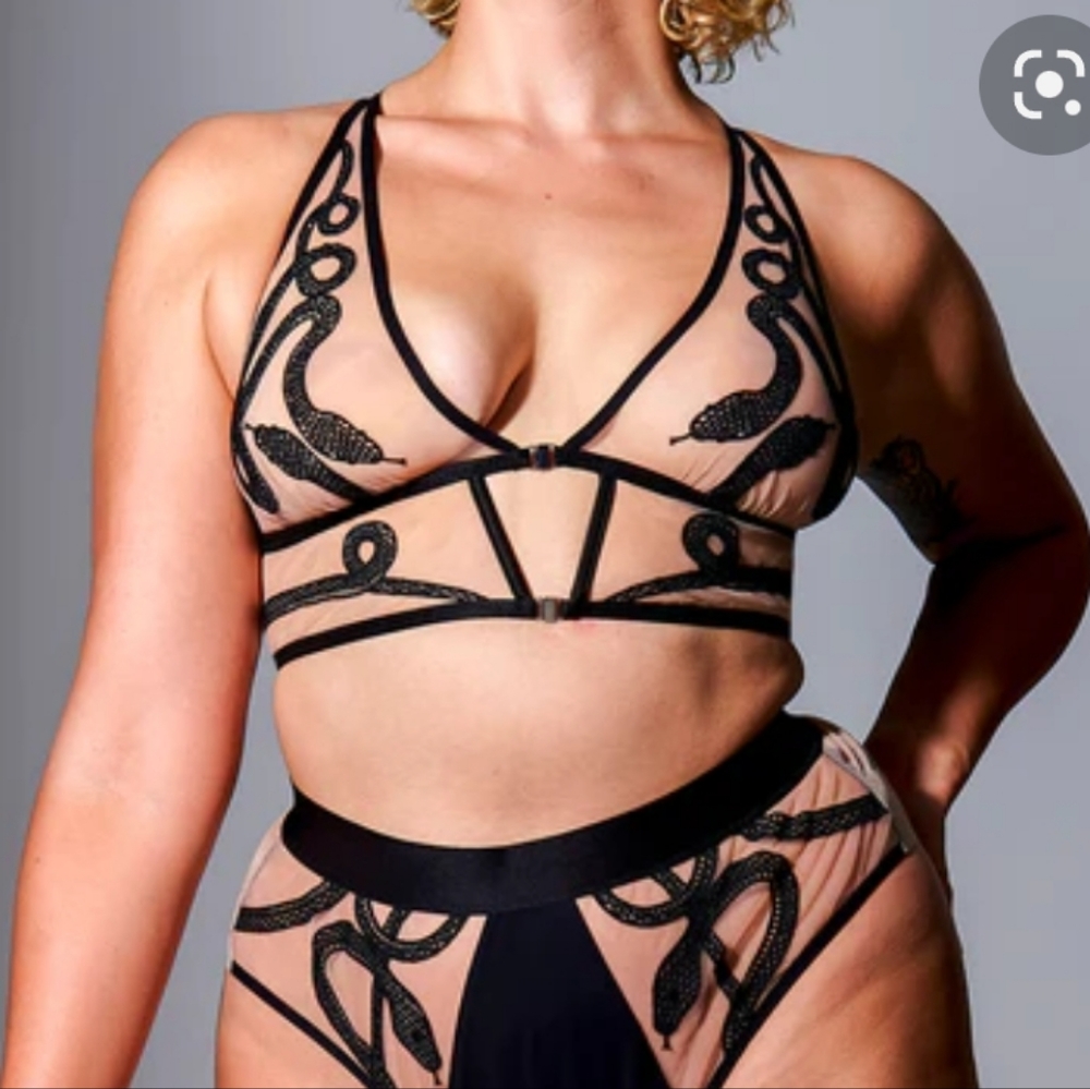 Thistle and Spire Medusa bralett